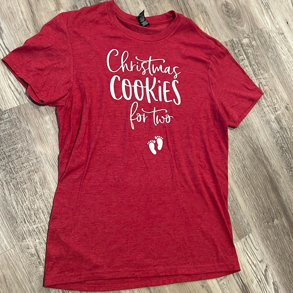 BNWOT custom-made “Christmas Cookies for two” pregnancy graphic tee in unisex S!